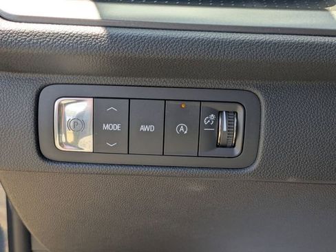 Used 2025 Chevrolet Traverse LT AWD/4WD image 13