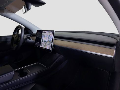 Used 2021 Tesla Model Y Long Range AWD/4WD image 33