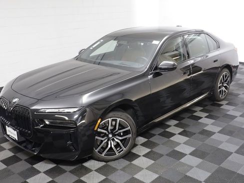Certified 2025 BMW 760i xDrive w/ Executive Package AWD/4WD image 2