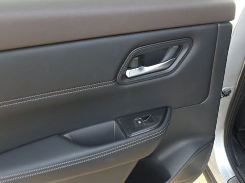 Used 2022 Nissan Rogue SL image 17