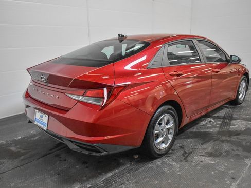 Used 2023 Hyundai Elantra SE w/ Preferred Accessory Package image 5