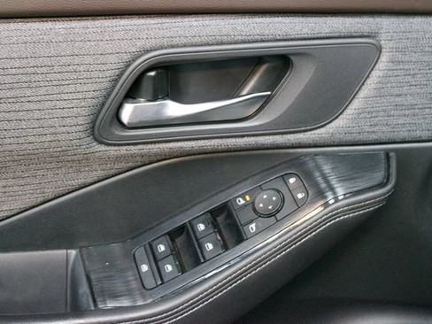 Used 2021 Nissan Rogue SV FWD image 16