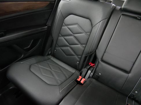 Certified 2025 Volkswagen Atlas SE image 12