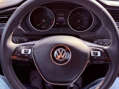 Used 2021 Volkswagen Tiguan SE image 16
