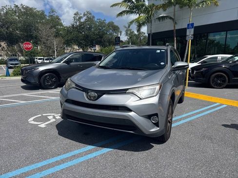 Used 2018 Toyota RAV4 XLE FWD image 11