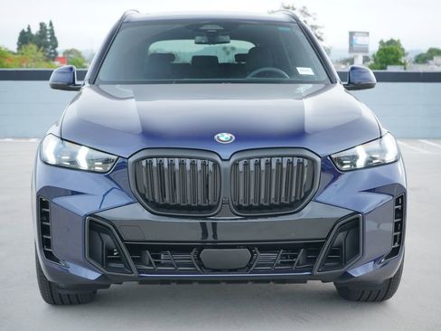 New 2026 BMW X5 xDrive40i w/ M Sport Package AWD/4WD image 2
