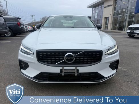 Certified 2021 Volvo S60 T5 Momentum w/ Climate Package image 3