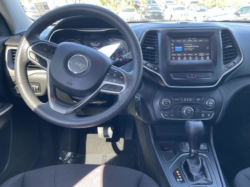 Used 2020 Jeep Cherokee Latitude FWD image 13