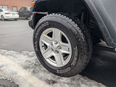 Used 2020 Jeep Gladiator Sport w/ Quick Order Package 24S image 12