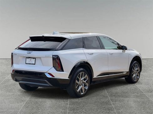 Certified 2025 Cadillac Optiq Luxury 2 w/ LPO, Floor Liner Package image 10