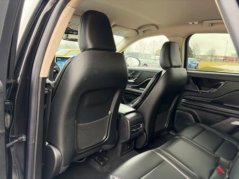 Used 2023 Lincoln Corsair AWD image 32