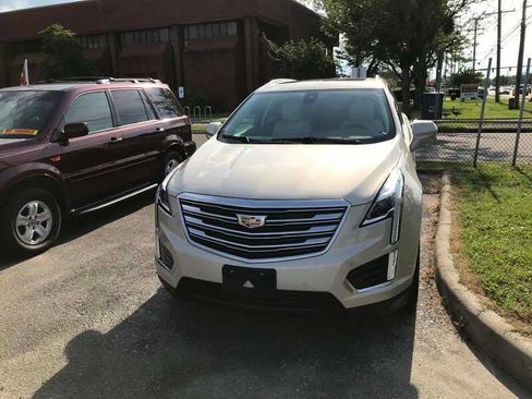 Used 2017 Cadillac XT5 Premium Luxury w/ Driver Assist Package image 7