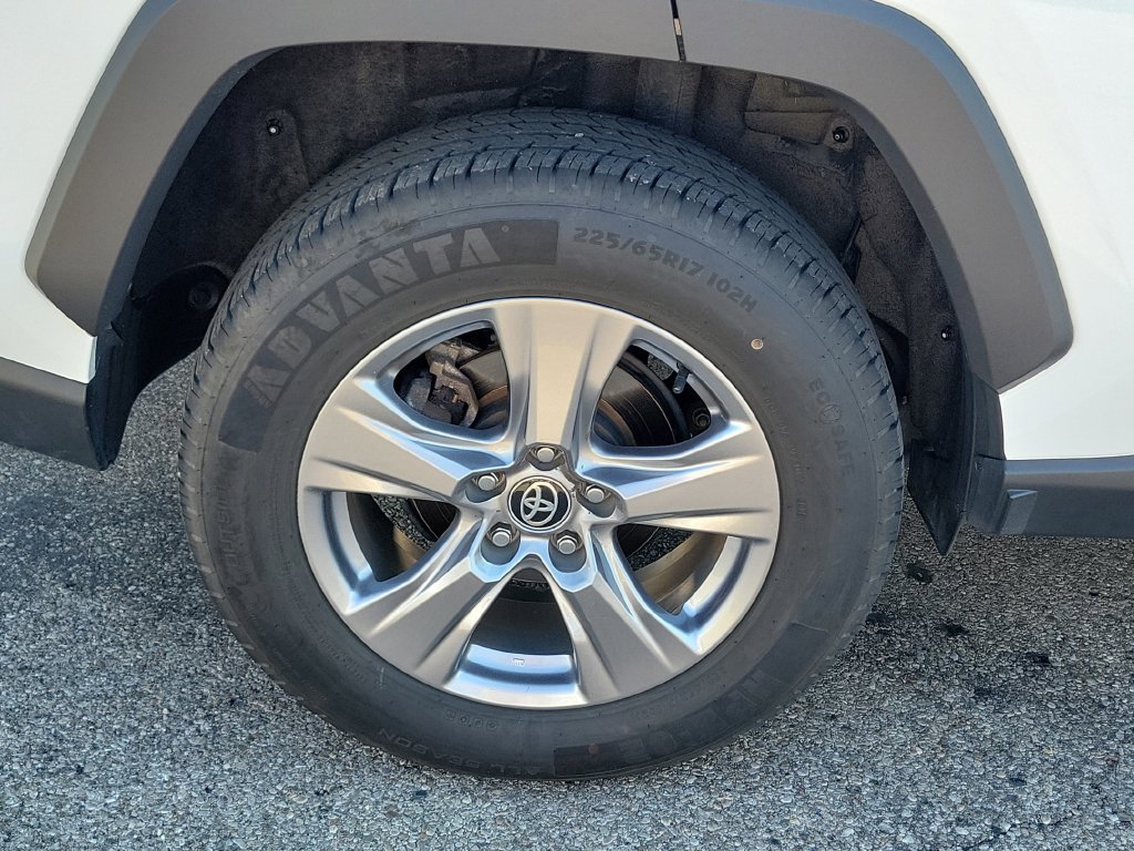 Used 2025 Toyota RAV4 XLE AWD/4WD image 10