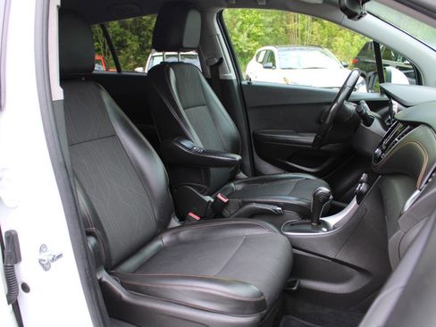 Used 2019 Chevrolet Trax LT w/ LT Convenience Package AWD/4WD image 29
