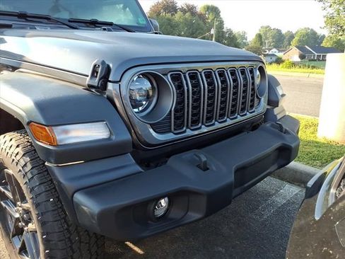 Used 2026 Jeep Wrangler Unlimited Sport AWD/4WD image 11