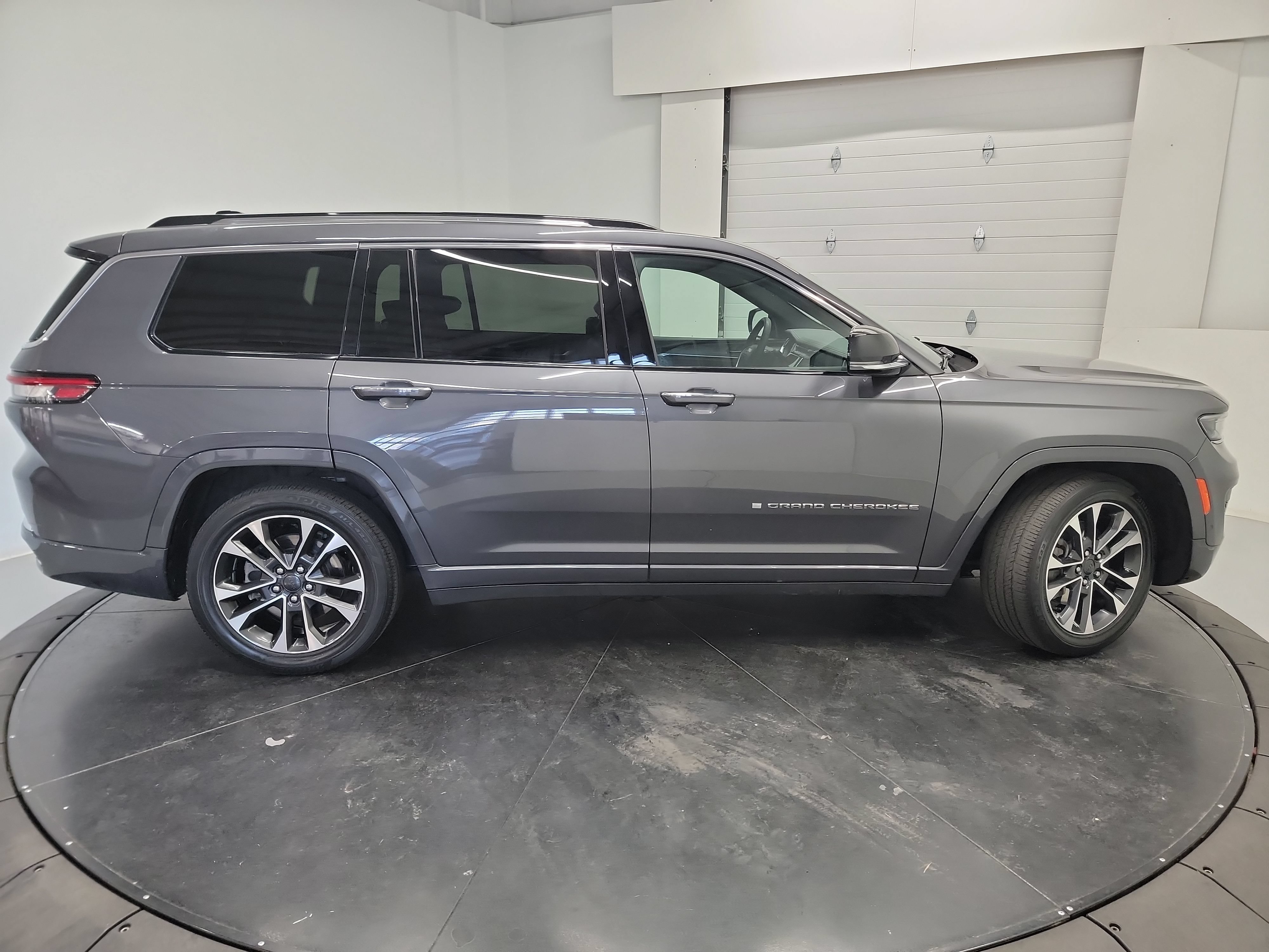 Used 2023 Jeep Grand Cherokee L Overland AWD/4WD image 11