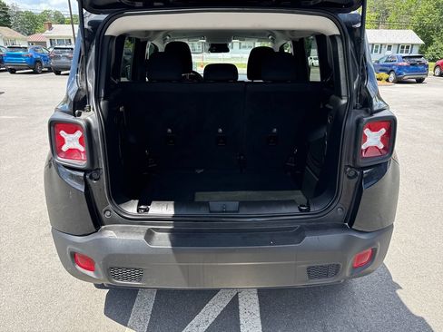 Used 2023 Jeep Renegade Latitude AWD/4WD image 21