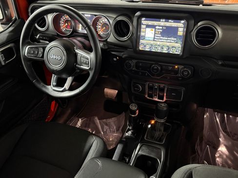 Used 2018 Jeep Wrangler Unlimited Sahara image 36