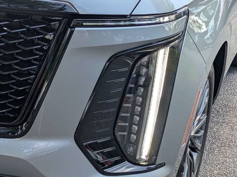 Certified 2025 Cadillac Escalade Sport Platinum w/ LPO, Floor Liner Package AWD/4WD image 10