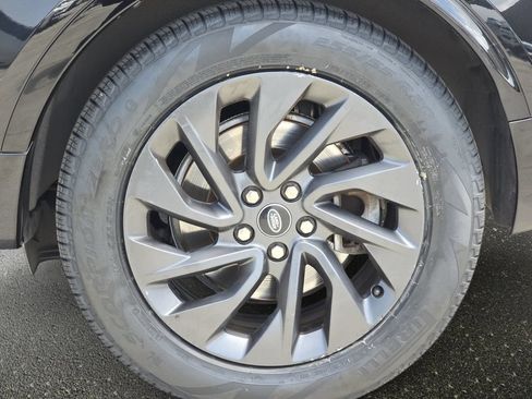 Certified 2023 Land Rover Discovery S R-Dynamic AWD/4WD image 36