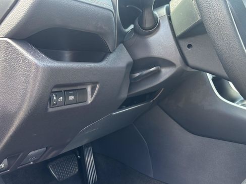 Used 2025 Toyota RAV4 LE AWD/4WD image 33