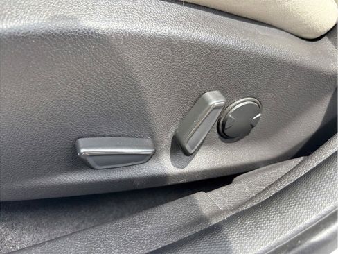 Used 2018 Ford Focus Titanium w/ Titanium Technology Package FWD image 22