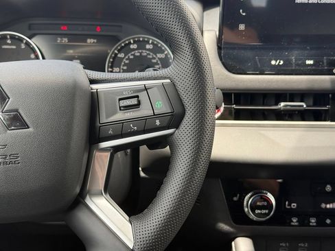 New 2026 Mitsubishi Outlander AWD image 9