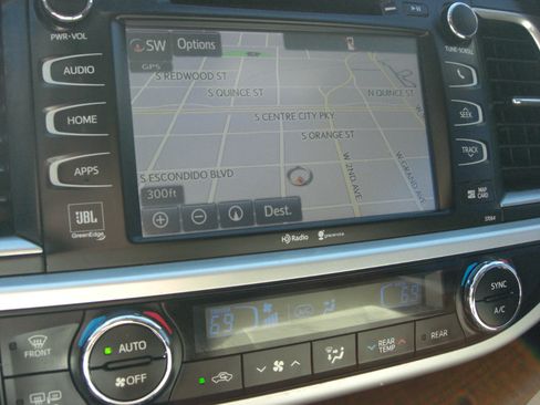 Used 2014 Toyota Highlander Limited image 28