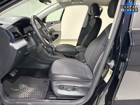 Used 2023 Volkswagen Taos SE w/ Black Wheel Package image 11