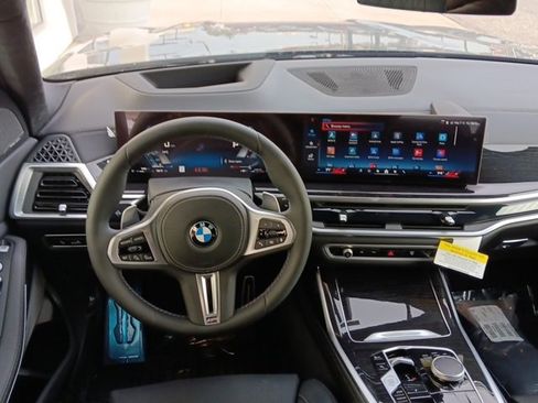Certified 2025 BMW X7 M60i image 15