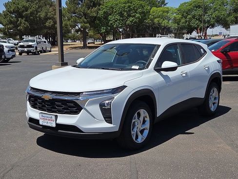 New 2026 Chevrolet Trax LS w/ LS Convenience Package FWD image 1