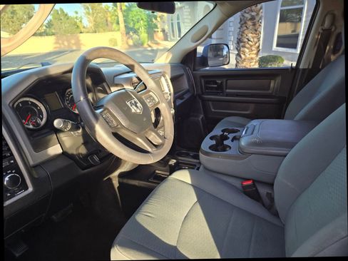 Used 2018 RAM 2500 Tradesman w/ Chrome Appearance Group AWD/4WD image 9
