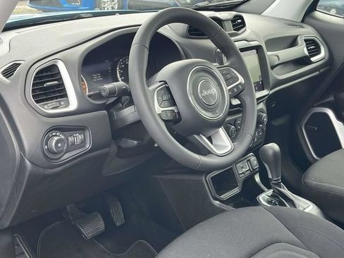 Certified 2021 Jeep Renegade Latitude w/ Luxury Group I FWD image 12