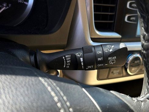 Used 2019 Toyota Highlander XLE image 18