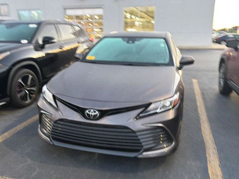 Used 2022 Toyota Camry LE image 3