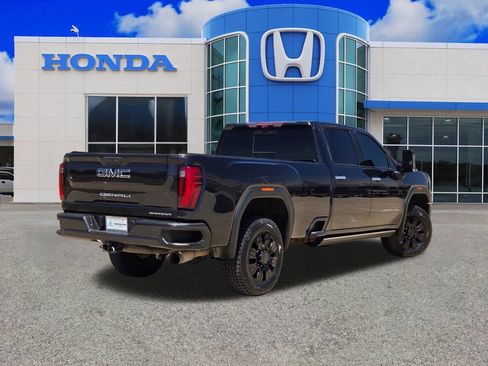 Used 2024 GMC Sierra 3500 Denali Ultimate AWD/4WD image 3