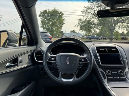 Used 2019 Lincoln Nautilus Reserve image 17