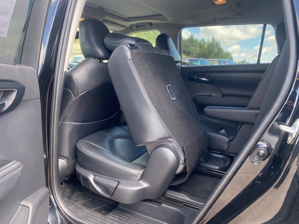 Used 2021 Toyota Highlander XLE AWD/4WD image 77