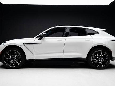 Used 2021 Aston Martin DBX AWD/4WD image 17