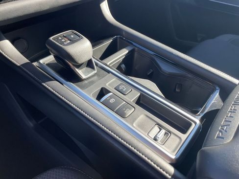 Used 2025 Nissan Pathfinder SV image 43