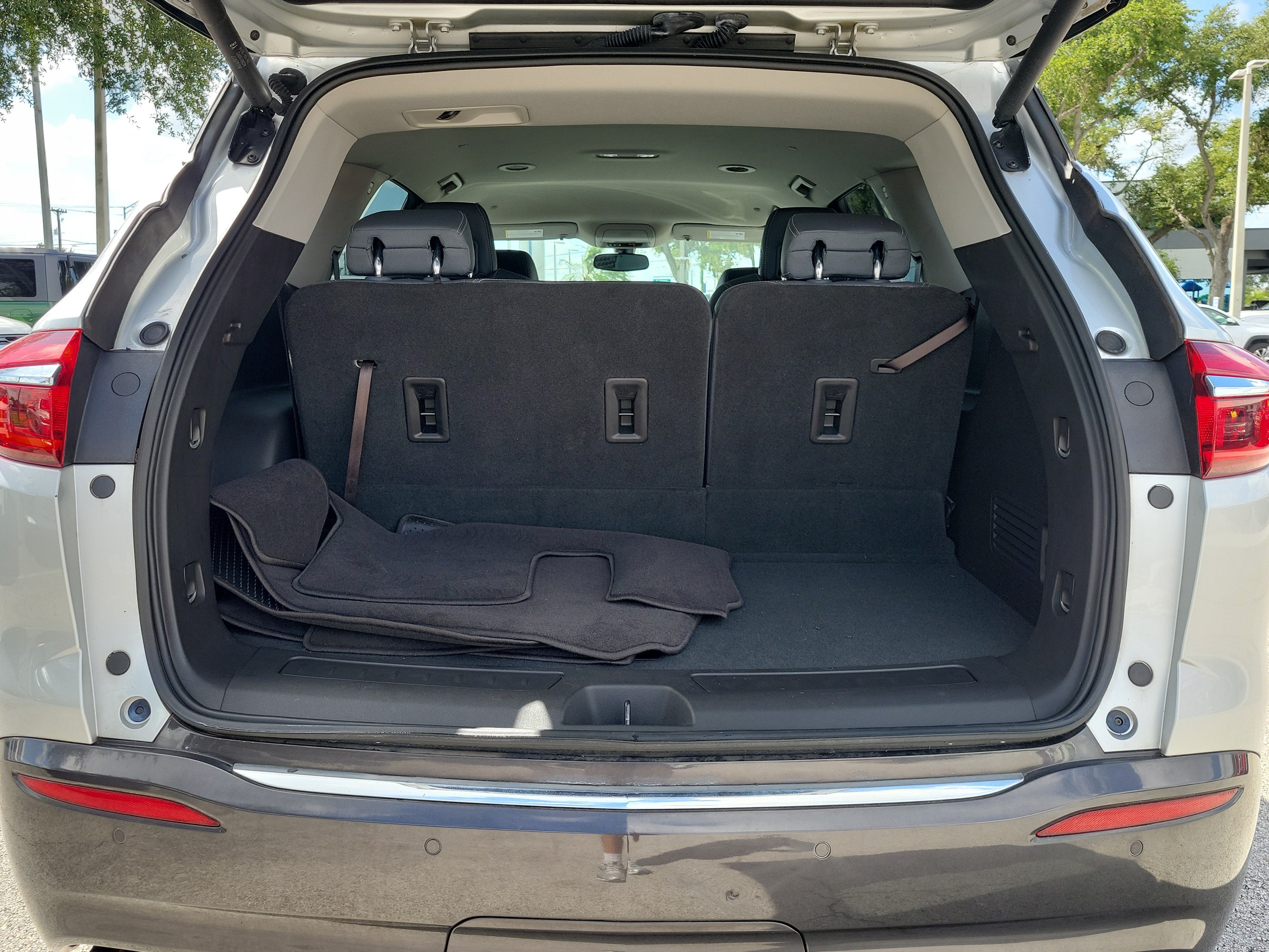 Used 2018 Buick Enclave Essence FWD image 10