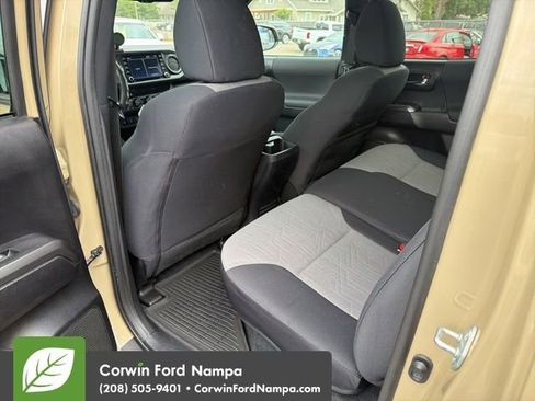 Used 2020 Toyota Tacoma TRD Off-Road w/ Technology Package AWD/4WD image 28