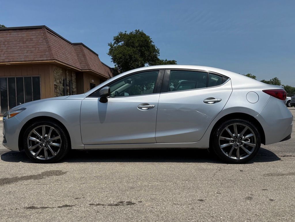 Used 2018 MAZDA MAZDA3 Touring FWD image 2