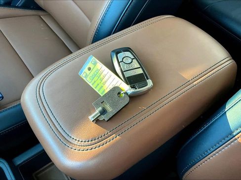 Used 2022 Ford Maverick Lariat w/ Lariat Luxury Package image 10