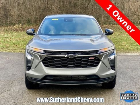 Certified 2025 Chevrolet Trax RS w/ Driver Confidence Package image 2