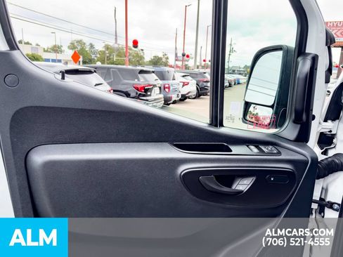 Used 2025 Mercedes-Benz Sprinter 2500 image 6
