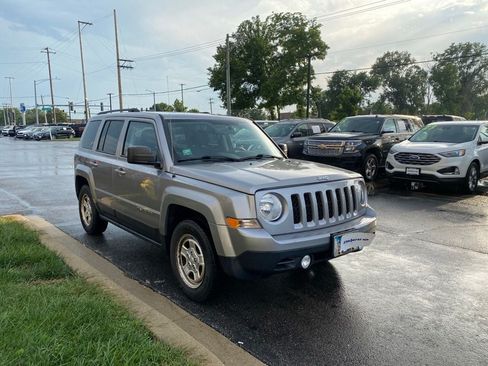 Used 2016 Jeep Patriot Sport w/ Power Value Group FWD image 3