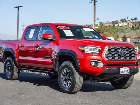 Certified 2022 Toyota Tacoma TRD Off-Road w/ Technology Package image 5