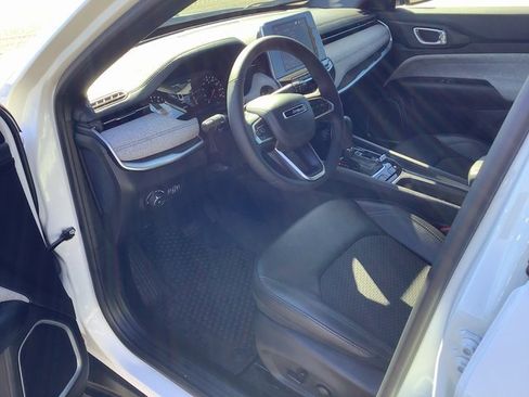 Used 2025 Jeep Compass Latitude w/ Convenience Group image 7