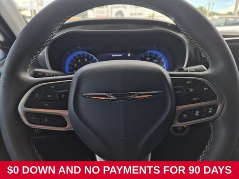 Used 2025 Chrysler Pacifica Select FWD image 18